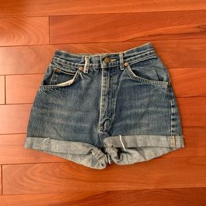 Thrifted Lee’s jean shorts size 23-24